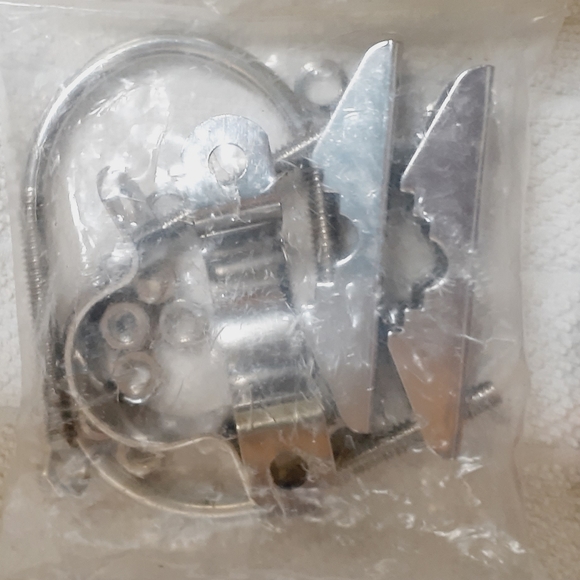 Small bag of miscellaneous metal parts - Picture 2 of 5